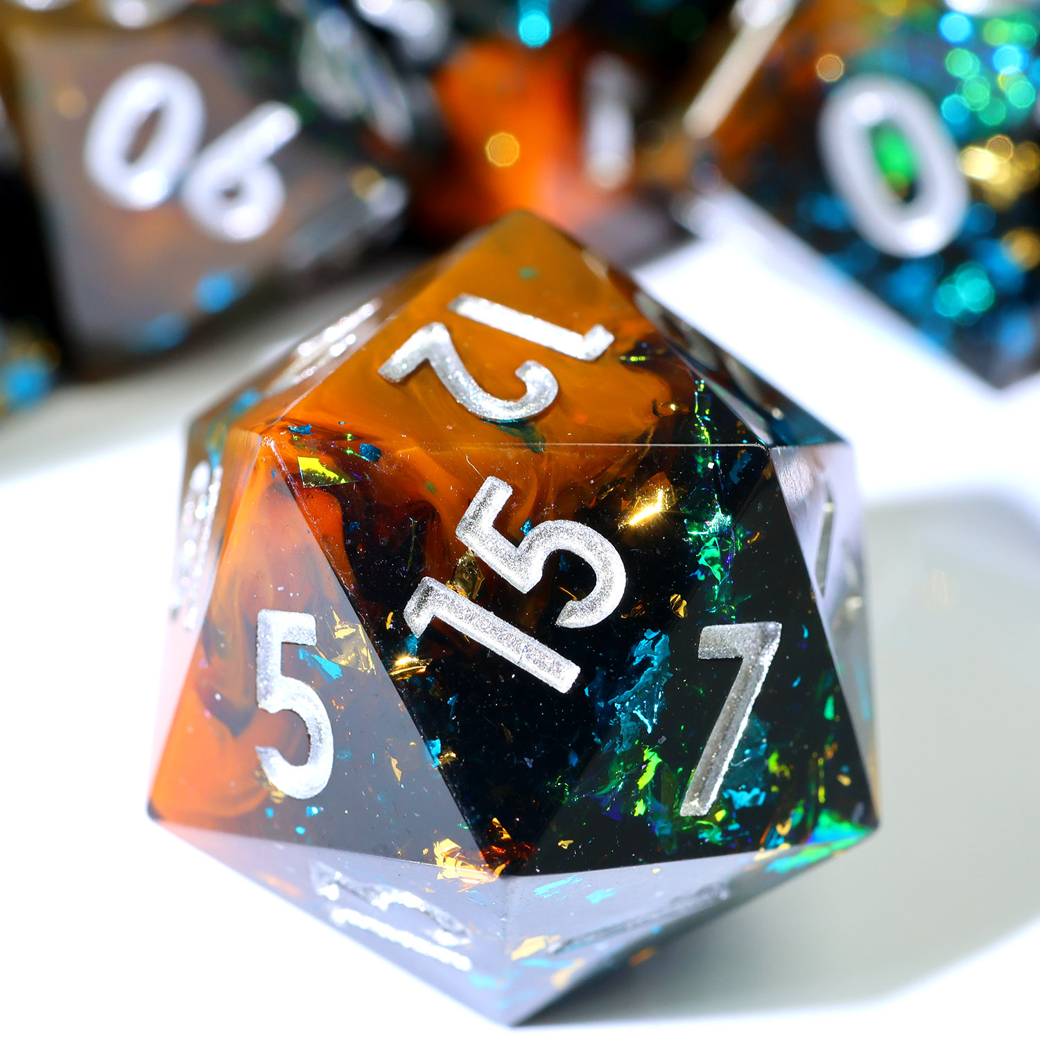 ชุดลูกเต๋าเรซิ่นทำมือลายมังกรอ - Board Game Roleplay บทวิจารณ์และราคา